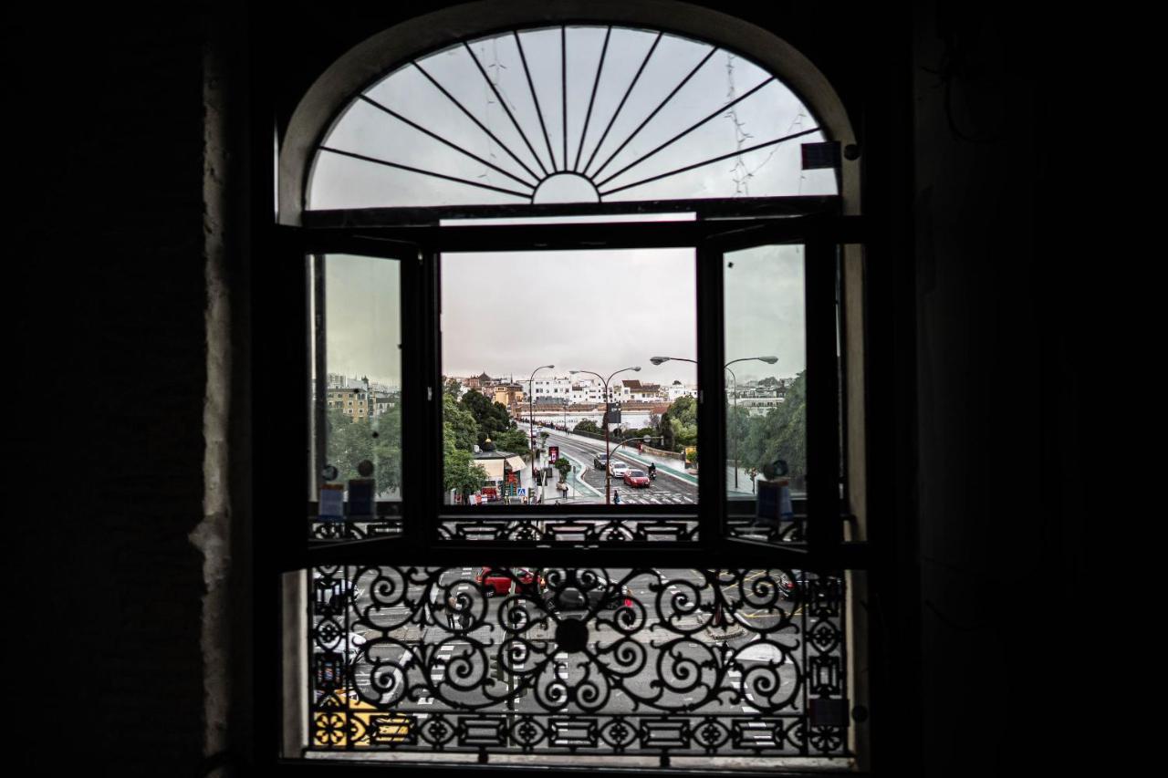 Hotel Lobby セビリア エクステリア 写真 View from the window of the palace