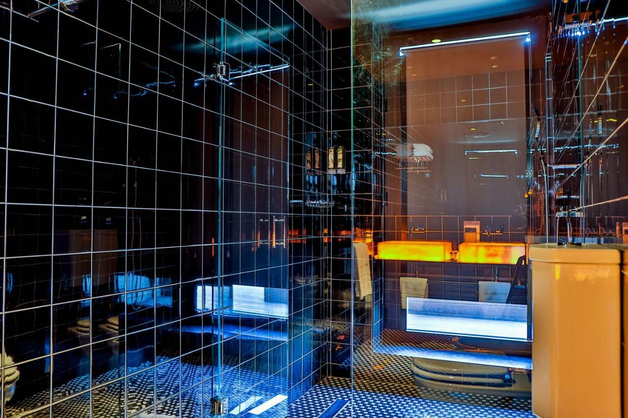 Hotel Lobby セビリア エクステリア 写真 Bathroom