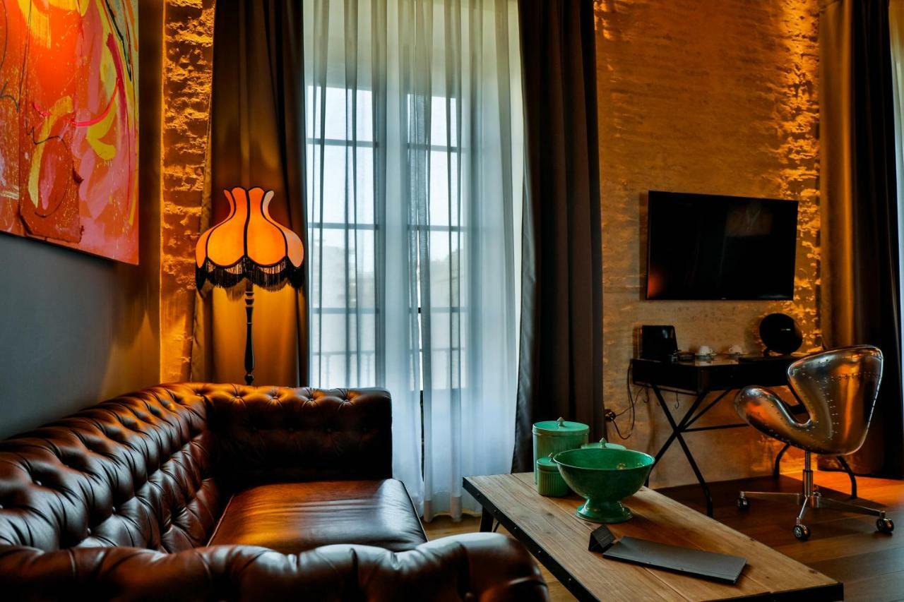 Hotel Lobby セビリア エクステリア 写真 A living room in a typical apartment